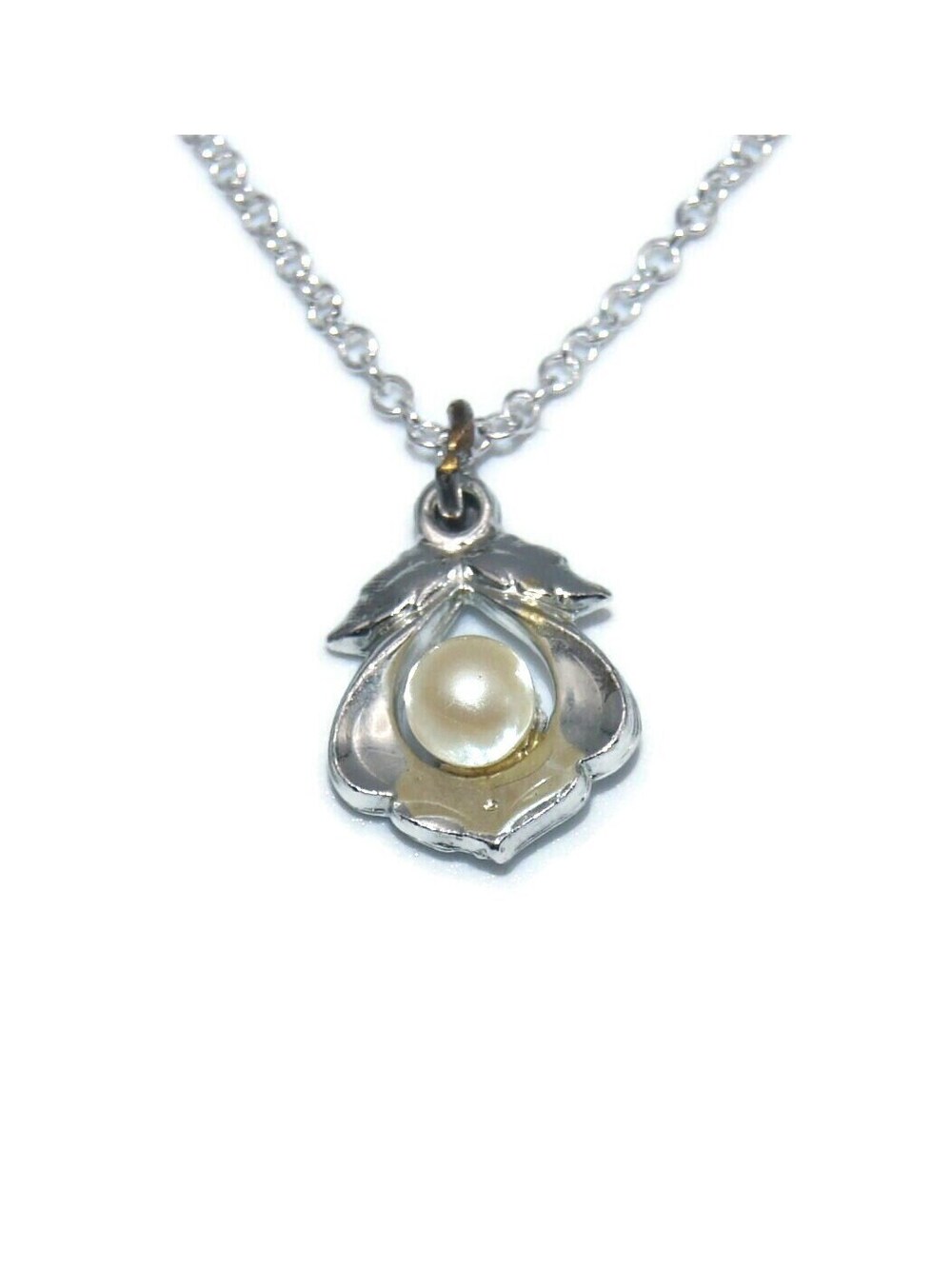 Small Vintage Silver Tone and Faux Pearl Pendant on 18 Inch Silver Plated Chain.